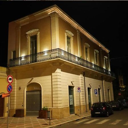 Palazzo 41 Rental Rooms San Pietro Vernotico Exterior foto